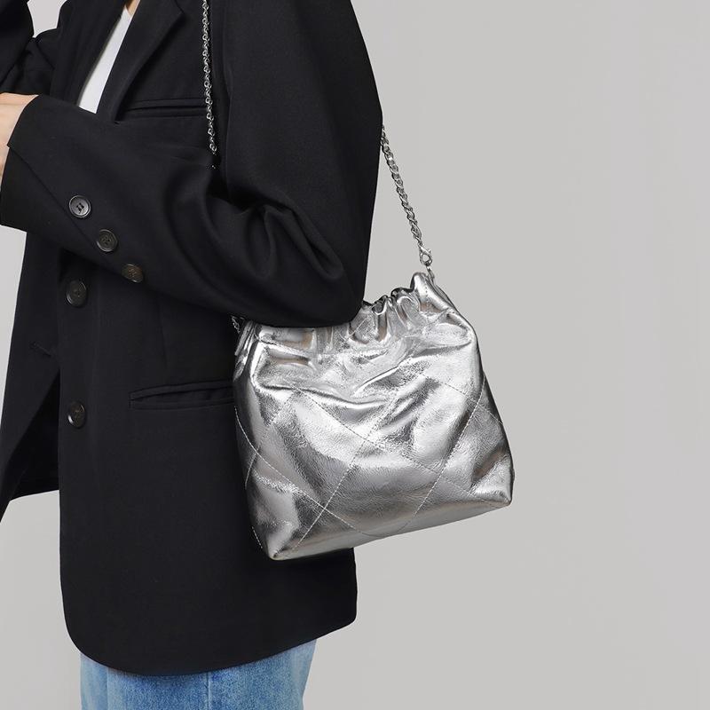 2025 New Autumn Winter Women's Crossbody Bag Genuine Leather Large Capacity Commuter Chain Bag