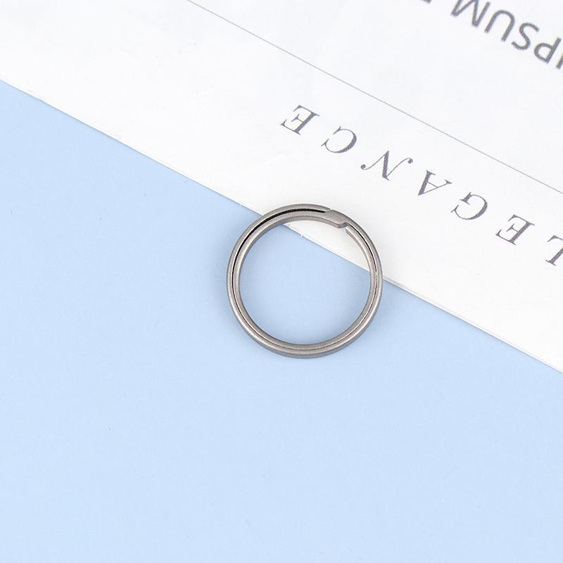 1Pc Titanium Key Ring Titanium Alloy Car Key Chain Outdoor Male Creativity Gift Small Tool Car Keychian Accessories
