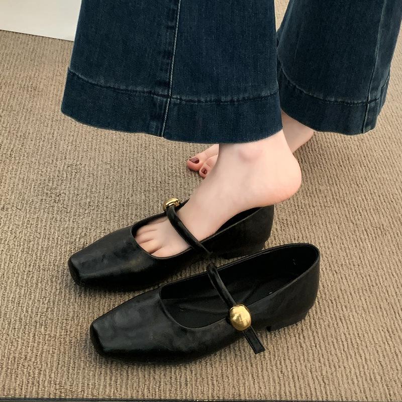 Black single shoes women's 2025 new spring and summer low-heeled flat-soled small leather shoes French Mary Jane women's shoes with skirts