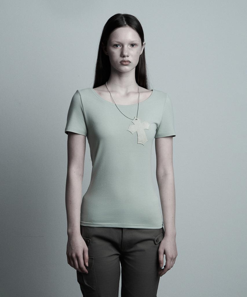 ILLIO Green Croc Cross Necklace T-Shirt