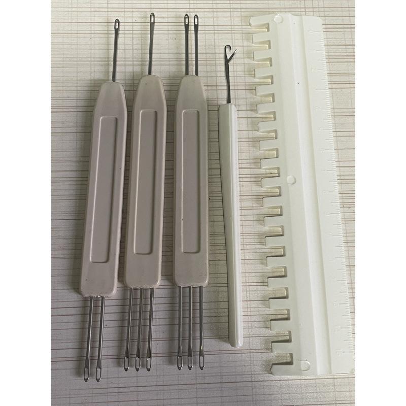 Knitting Machine Yarn Feeder with Needle Picker and Pusher Plate