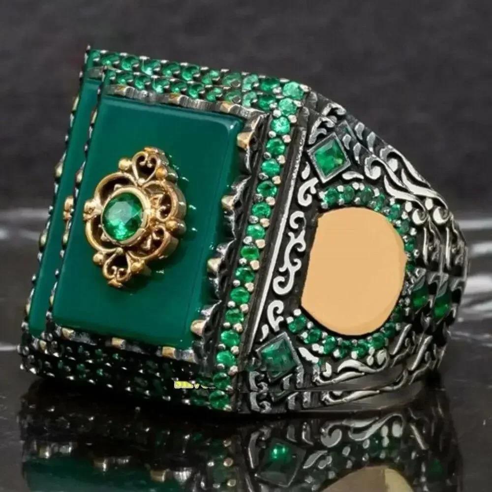 New Inlaid Emerald Mens Luxury Ring Retro Domineering Personality Jewelry for Banquet Party Gifts