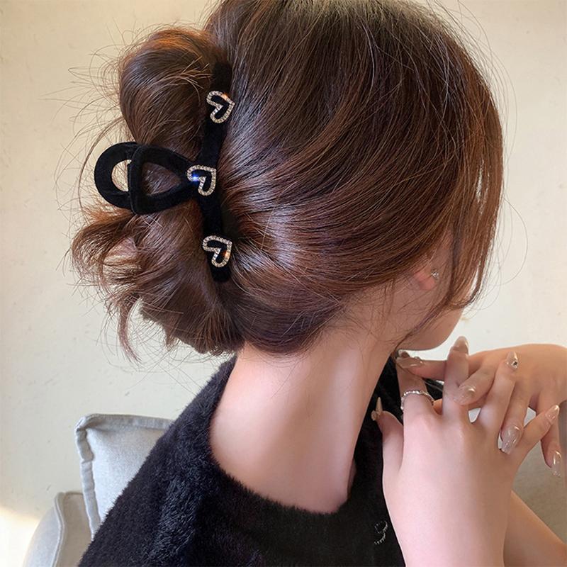 New Winter Flocked Heart Hair Claw Clips Women Elegant Plastic Ponytail Crab Barrette Hair Accessories