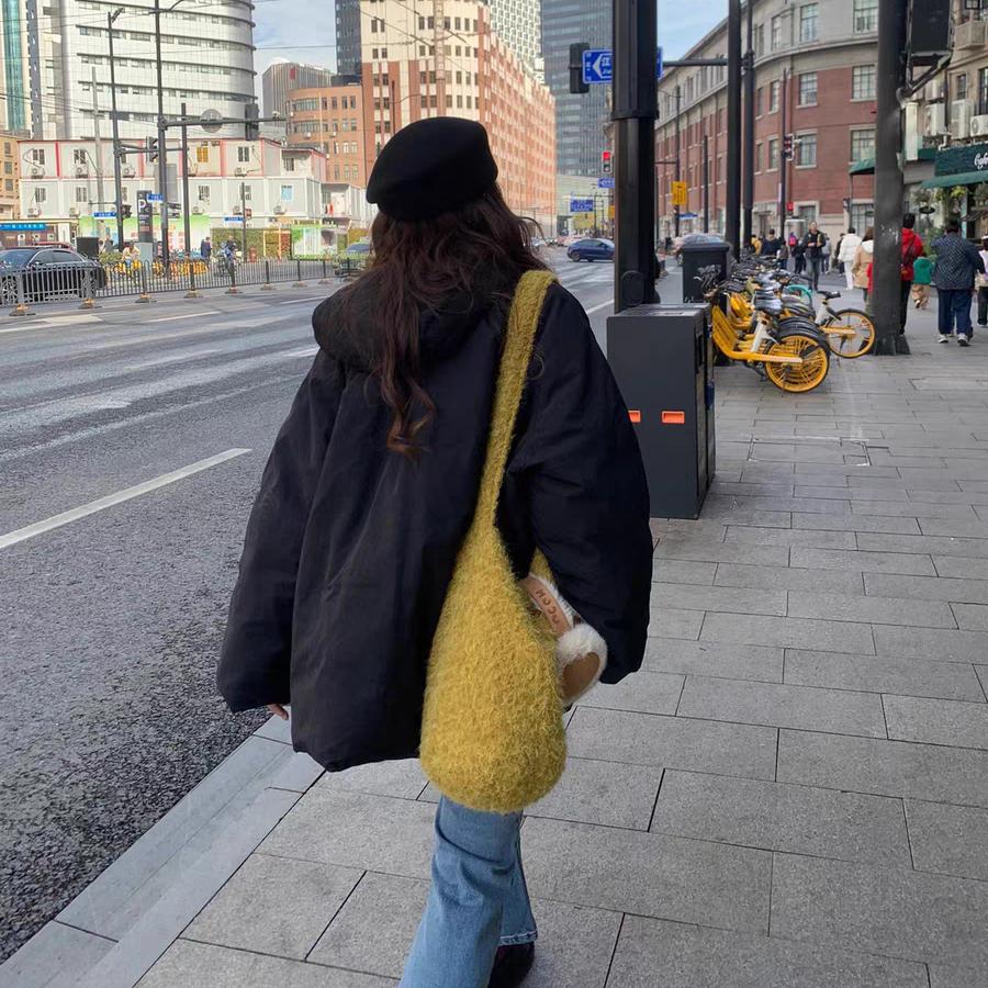 Autumn and Winter Soft Waxy Yellow Fruit Tree Bucket Bag Women's 2025 New Plush Commuter Bag Fashionable Woolen Shoulder Messenger Bag