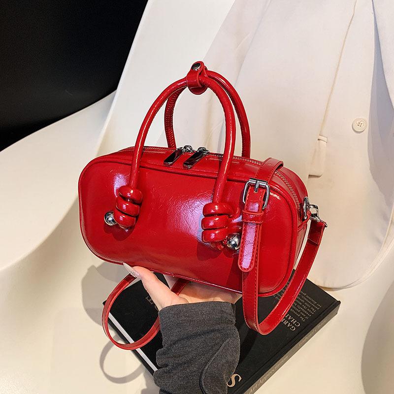 High sense Boston bag women's fashion niche design 2025 new spring and summer messenger bag portable bowling bag