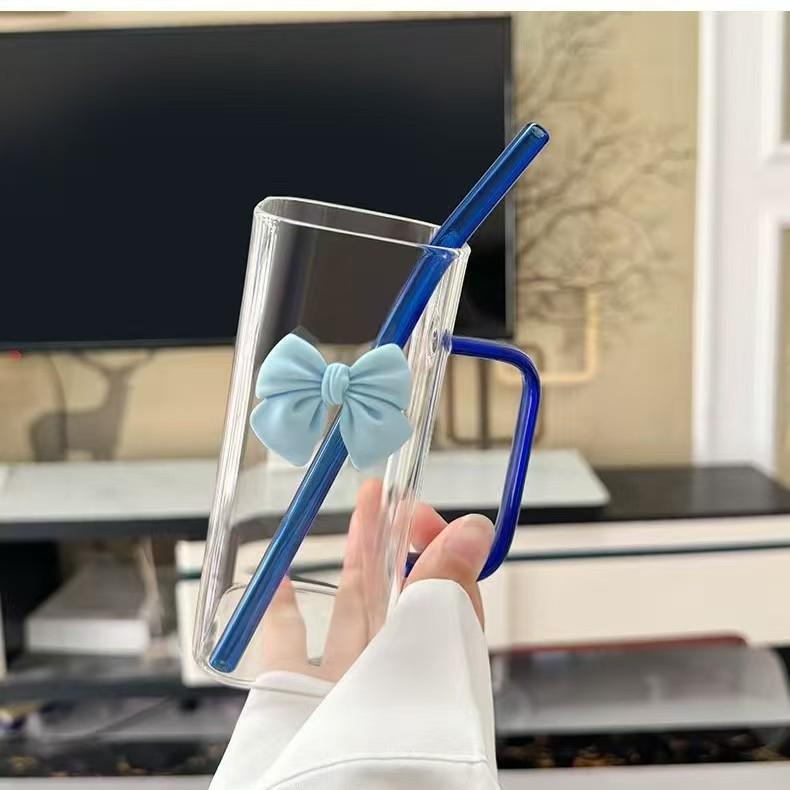 INS Stil Schmetterlingsbecher: Hohes Borosilikatglas, Transparentes quadratisches Design mit Griff & Strohhalm, Temperaturbeständig für Frauen.