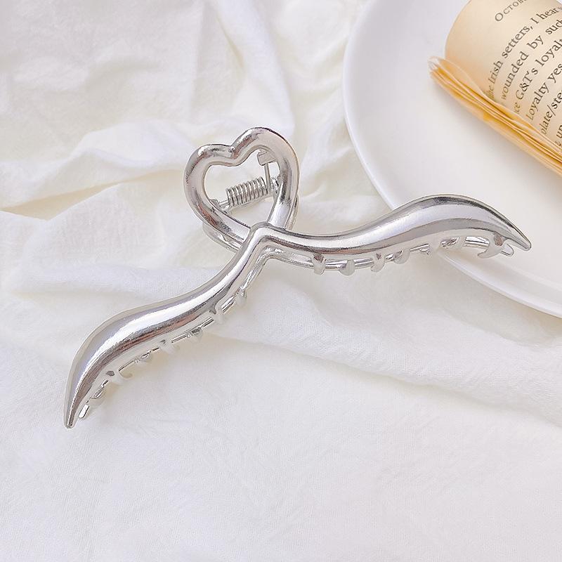 

Металлические полые заколки для волос Love Hair Claws, милые нерегулярные заколки для волос в форме сердца и краба для женщин и девочек, трендовые аксессуары для волос для вечеринок, очаровательные головные уборы миндальный