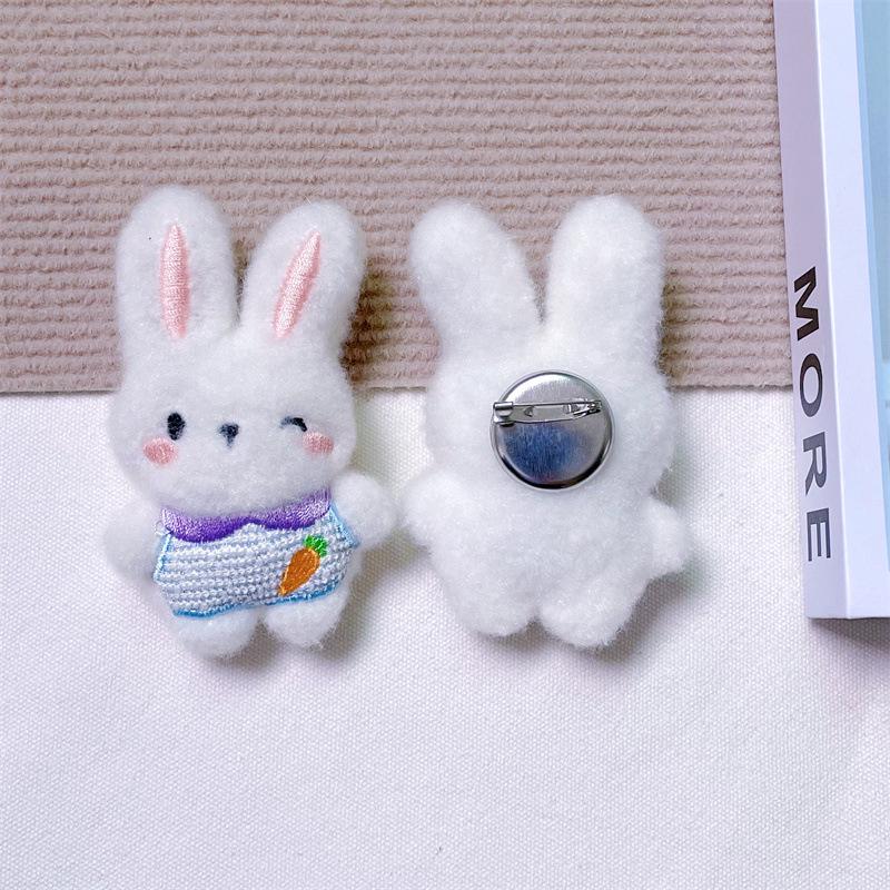 Entzückende Kaninchen-Plüschpuppe: Weich, Niedlich, Ganzkörper-Hasenmädchen Herz-Tasche Brosche Accessoire.