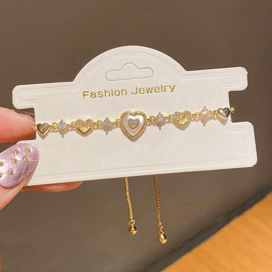 

Elegant Zirconia Heart Charm Bracelet For Women With Copper Material And Stylish Design золотой