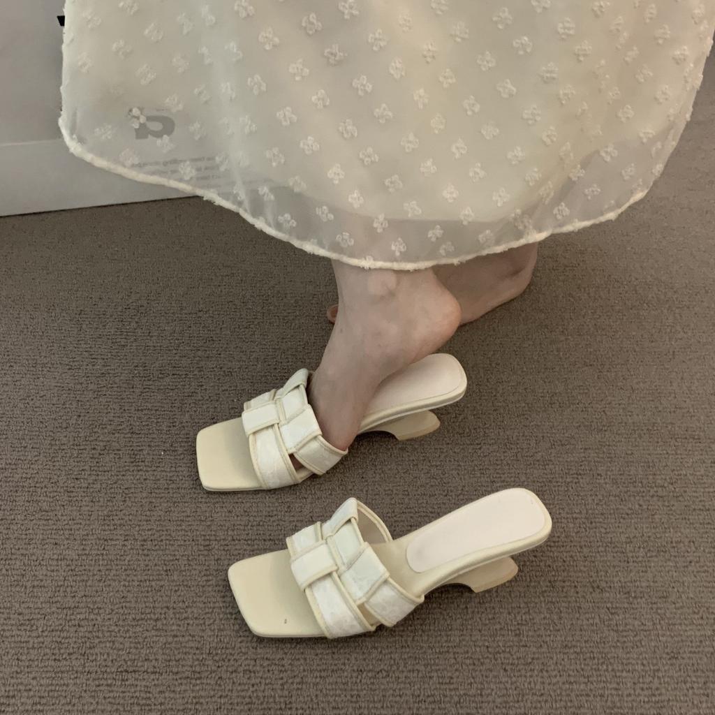 Niche thick heel high sense naked apricot temperament high heel sandals women's summer 2025 new French skirt evening cool slippers