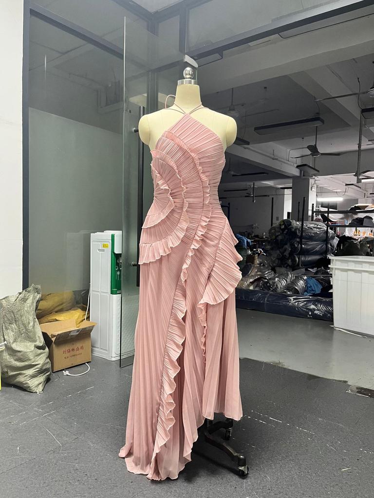 Lila Träger-Einschulter-Maxikleid mit Rüschen und Schlitz