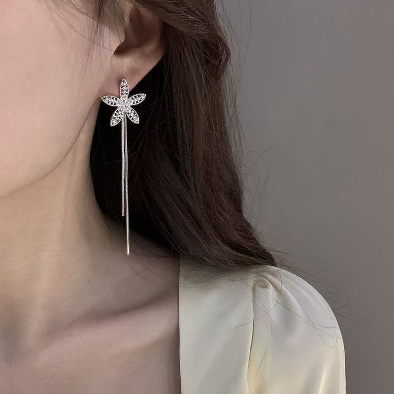 

Аксессуары для женщин Цирконий Золотого Цвета Пятилепестковые Цветочные Серьги для Женщин Индивидуальные Длинные Серьги-Кисточки Свадебные Украшения белый