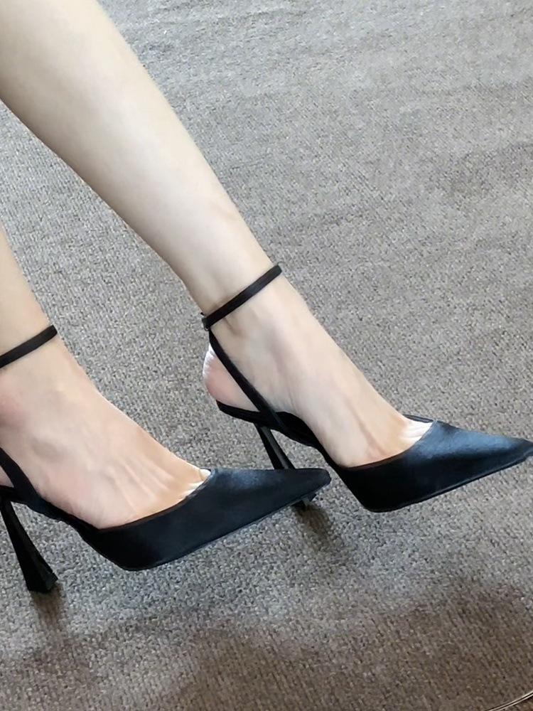 

Sexy cut men s pointed high heels women s French one-word buckle purple satin stiletto sandals 40