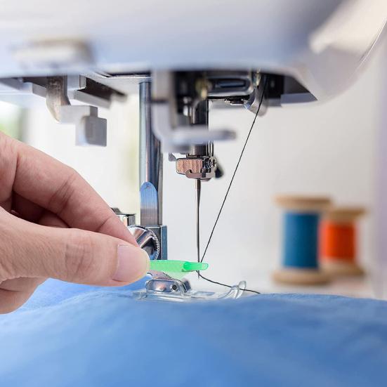 Mini Needle Threader Beginner Automatic Threading Tool Fish Design Sewing Threader for Hand Sewing And Machine Use DIY Craft And Repair