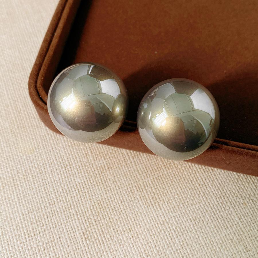 Retro Hong Kong style simple geometric round pearl stud earrings temperament earrings women