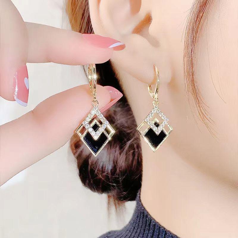 Elegant Black Diamond Geometric Earrings: Japanese-Korean Design, Light Luxury, Exquisite Ear Buckles for Women
