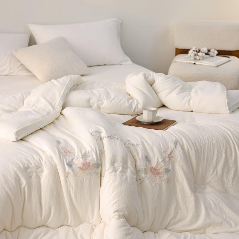 Qisefang Washed Cotton Embroidered Soybean Winter Quilt
