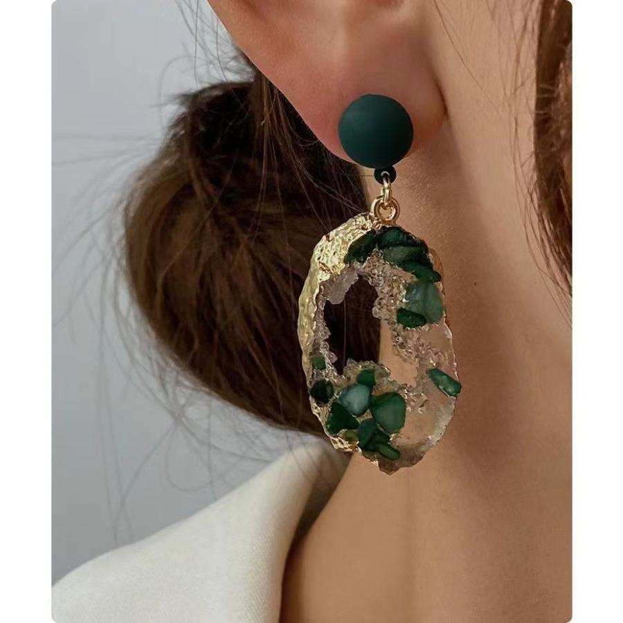 JMXD-Retro Court Style Exaggerated Green Resin Niche Beaded Temperament Women's Earrings, Earrings, Earrings