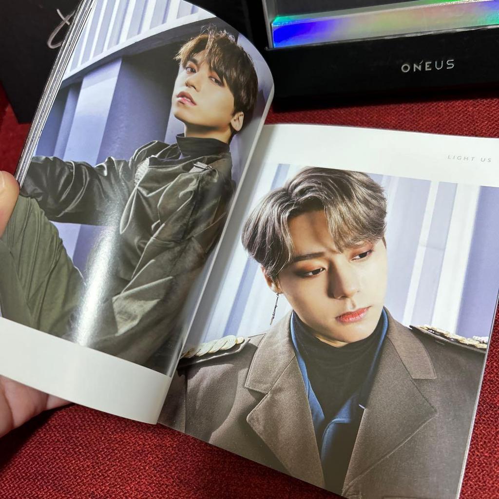 [USED] ONEUS Light us Hwanwoong autographed