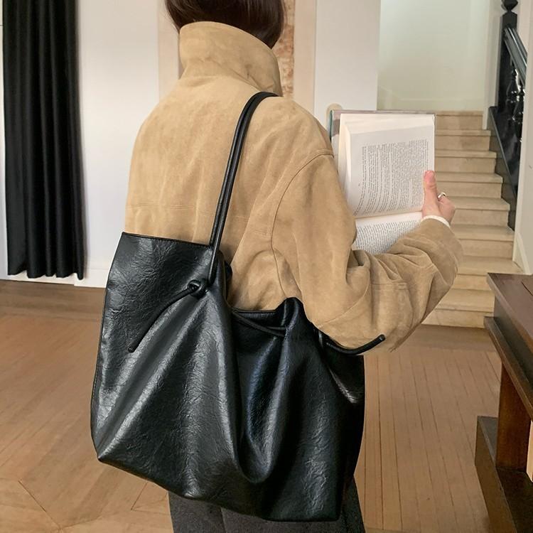 Autumn and winter retro coffee strap tote bag women 2025 simple large capacity commuter shoulder bag fashion handbag