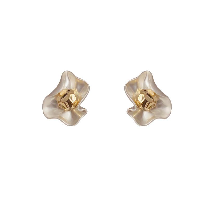 Niche Minimalist Fashionable Petal Earrings 1 pair