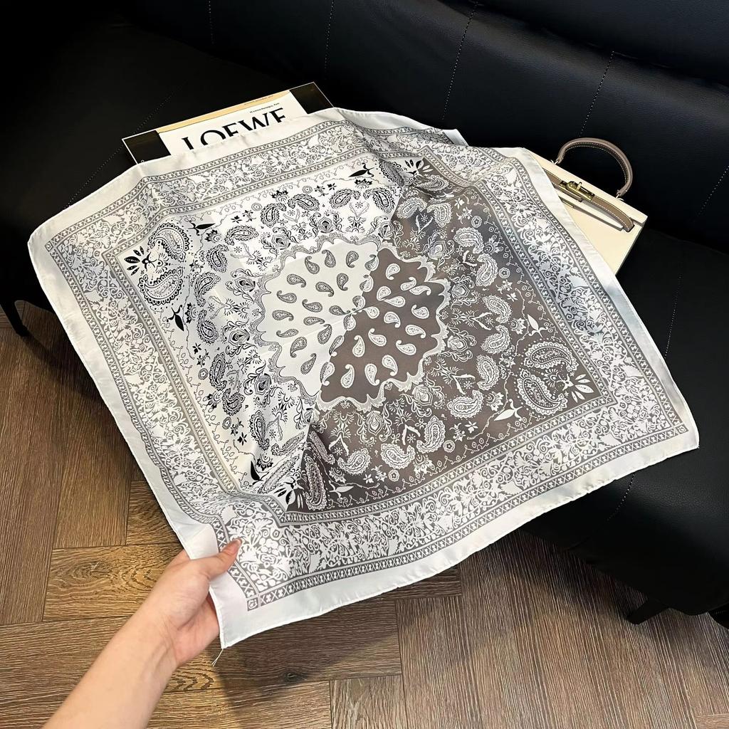 New Luxury Cashew-printed Silk Scarf Women Elegant and Versatile Satin Headwear Bag Clothing and Accessories 70cm Square Scarf