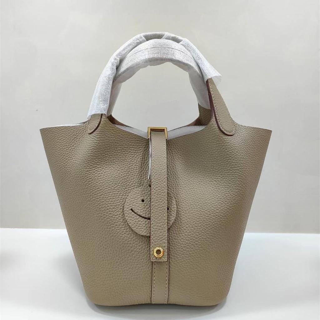 2024 Farblich abgestimmte Beuteltasche aus echtem Leder, Handtasche aus Rindsleder mit Litschi-Narbung für Damen