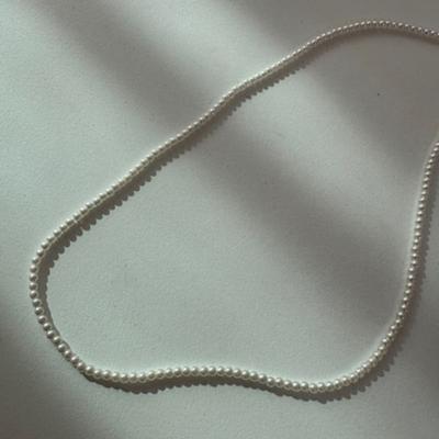 THE POOL Small Pearl Necklace