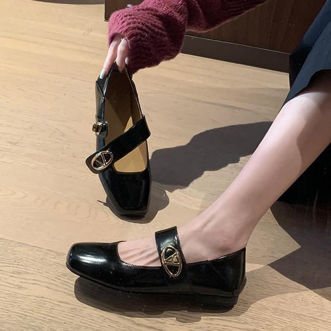 Retro square head with Velcro Mary Jane shallow mouth flat-soled single shoes women's leather ladyshoes trendy Mary Jane shoes