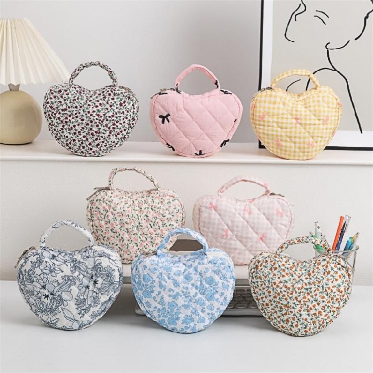 Florals Heart Makeup Organizers Quilted Water Resistant Cosmetic Bag for Travel Portable Toiletry Storage Women Use