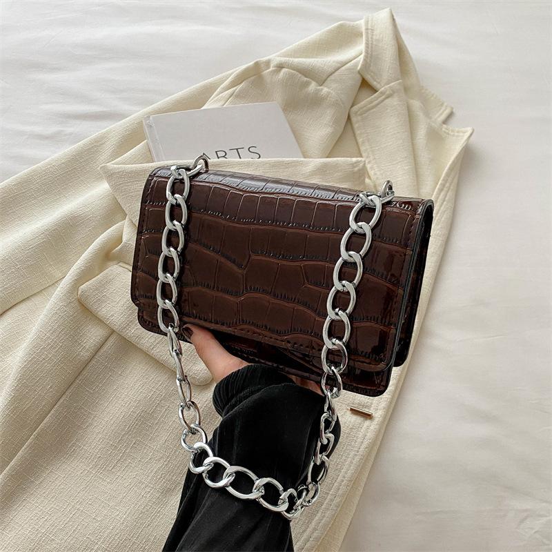 

Модная сумка с каменным узором для женщин в летнем новом стиле. Популярная в этом году простая сумка через плечо для поездок на работу и обратно. Подмышки.