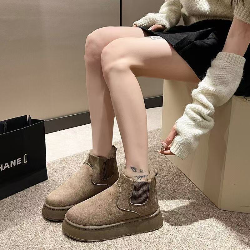 thick-soled white milk huhu snow boots women's 2025 autumn and winter new leather waterproof bread shoes piled thickened cotton shoes