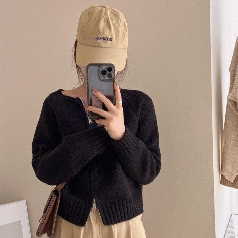 

Зимний однотонный вязаный кардиган, женские куртки, милые укороченные свитера на молнии, корейские винтажные повседневные свободные короткие трикотажные пальто 28975 One Size чёрный