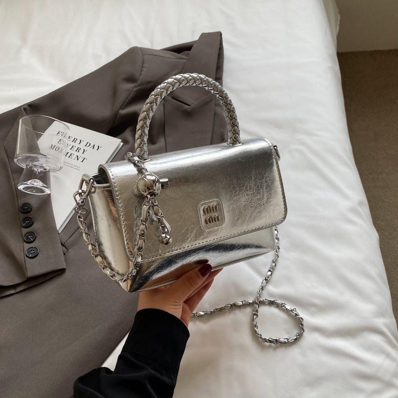 Stilvolle Silberfarbene Umhängetasche Für Damen Mit Schickem Design Perfekt Für Sommer-Outfits