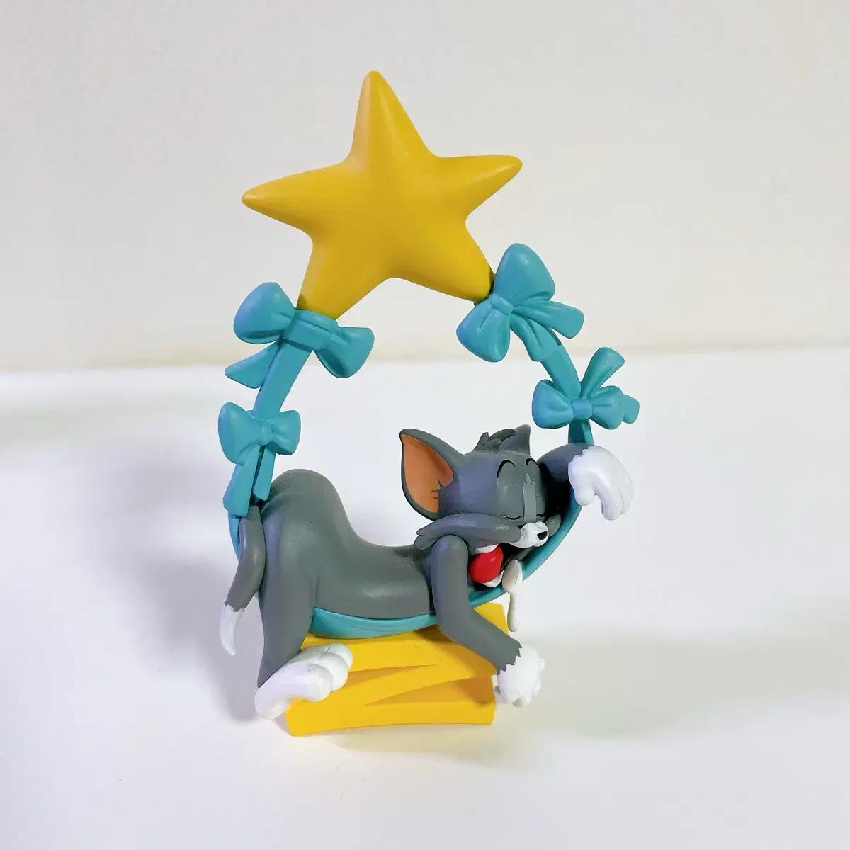 

Фигурки Тома и Джерри