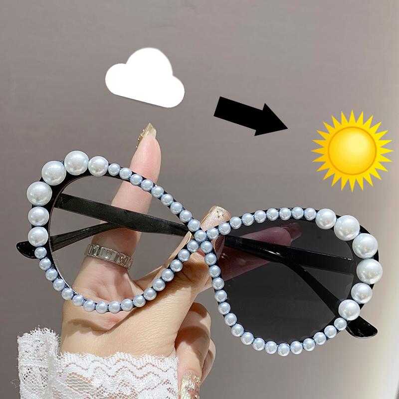 

Diamond-studded cat s eye color-changing flat mirror Photochromic Anti Radiation Glasses Metal Eyeglass For Woman Men