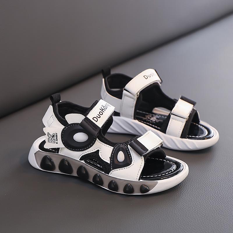 Girls sandals summer 2025 new little girl non-slip soft-soled princess shoes non-slip medium and older children's beach shoes
