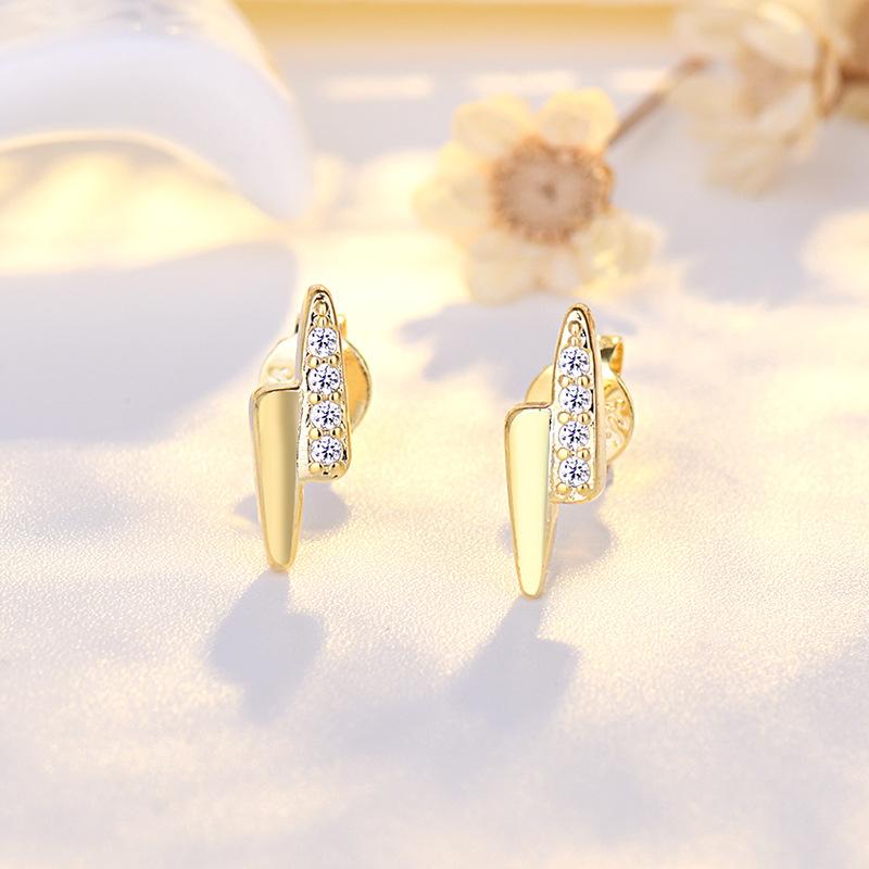 

Small Earrings To Raise The Ear Female Personality Simple Cold Wind Earrings Advanced Sense of Jewelry Temperament Sweet Girl Cute Cat Earrings