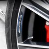 4ks Kovové Samolepky na Dekoraci Ráfků a Pneumatik Automobilových Kol Auto Příslušenství Pro Mercedes Benz AMG W212 W205 W246 W177 W176 W213 GLC GLE GLS Laserové Logo Lampa