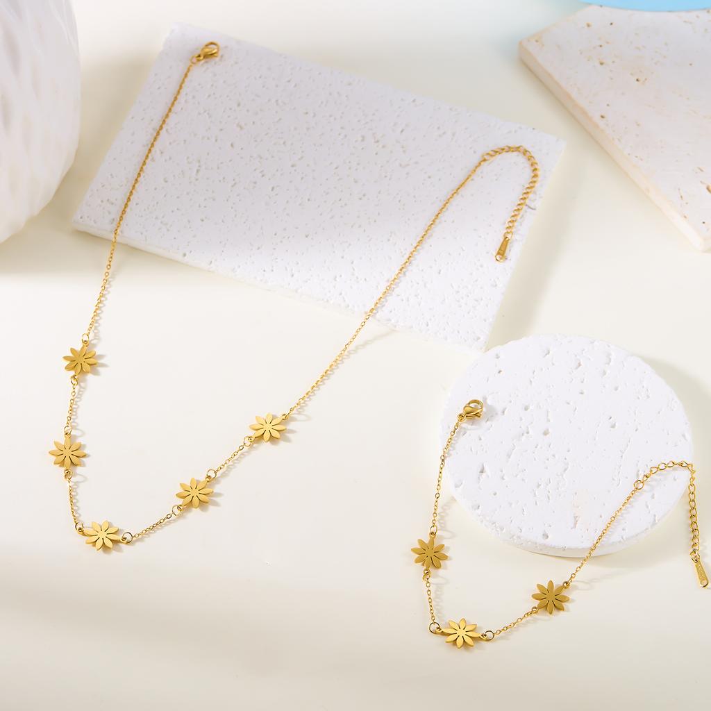 New Fairy Temperament Small Daisy Bracelet Necklace Gold Titanium Steel Non-Fading Flower Fresh Necklace Female