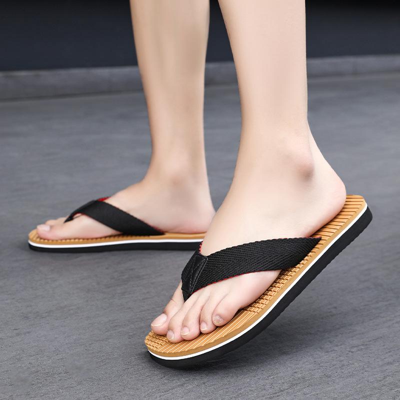 

Мужские тапочки высокой ценности пляжные летние для улицы новые 2025 нескользящие с фиксацией стопы износостойкие дезодорирующие шлепанцы ультралегкие 46 коричневый