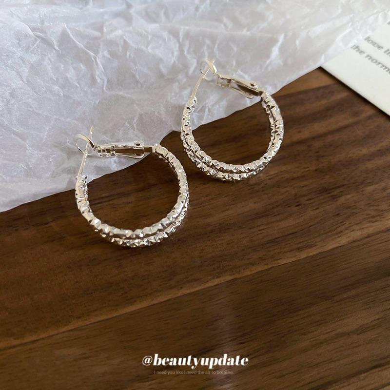 Silver needle pleated double-layer round pendant earrings, fashionable and simple cold wind temperament earrings, niche design earrings