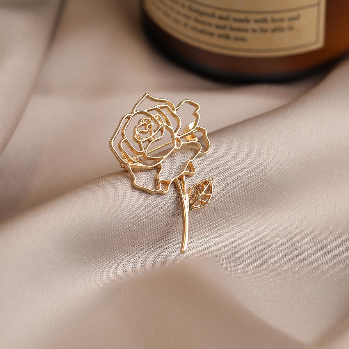

New hollow metal rose brooch high-end femininity jacket brooch with jewelry