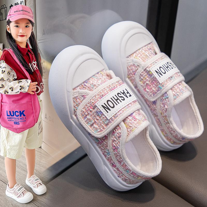 The factory recommends girls' foreign-style canvas shoes, new fashionable flat bottoms, middle-aged and older children's leisure Velcro classmates