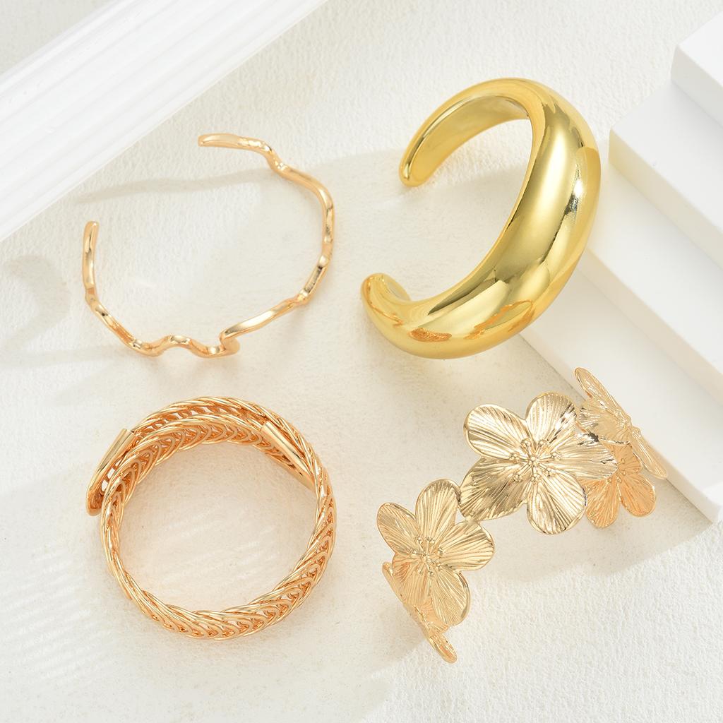 4pcs Vintage Exaggerated Floral Bangles Set Luxury Geometric Design Wide Metal Gold Color Bracelets For Women Daily Wear Jewelry