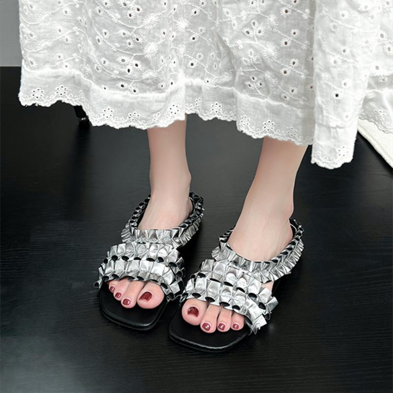 

Fashion Luxury Designer Slippers Women Pleated Gold Slide Sandals Summer Flat Sandals for Women Elegant Silver Beach Shoes Flip Flops 35 серебряный