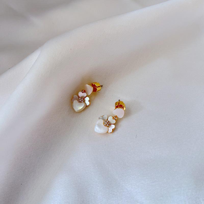 Exquisite Heart Natural Shell Earrings: Elegant European & American Style