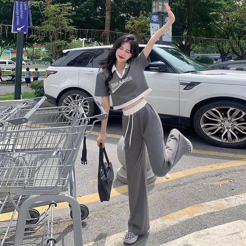 Dámský letní sportovní ležérní dvoudílný oblek: Polokošile a kalhoty s riasením