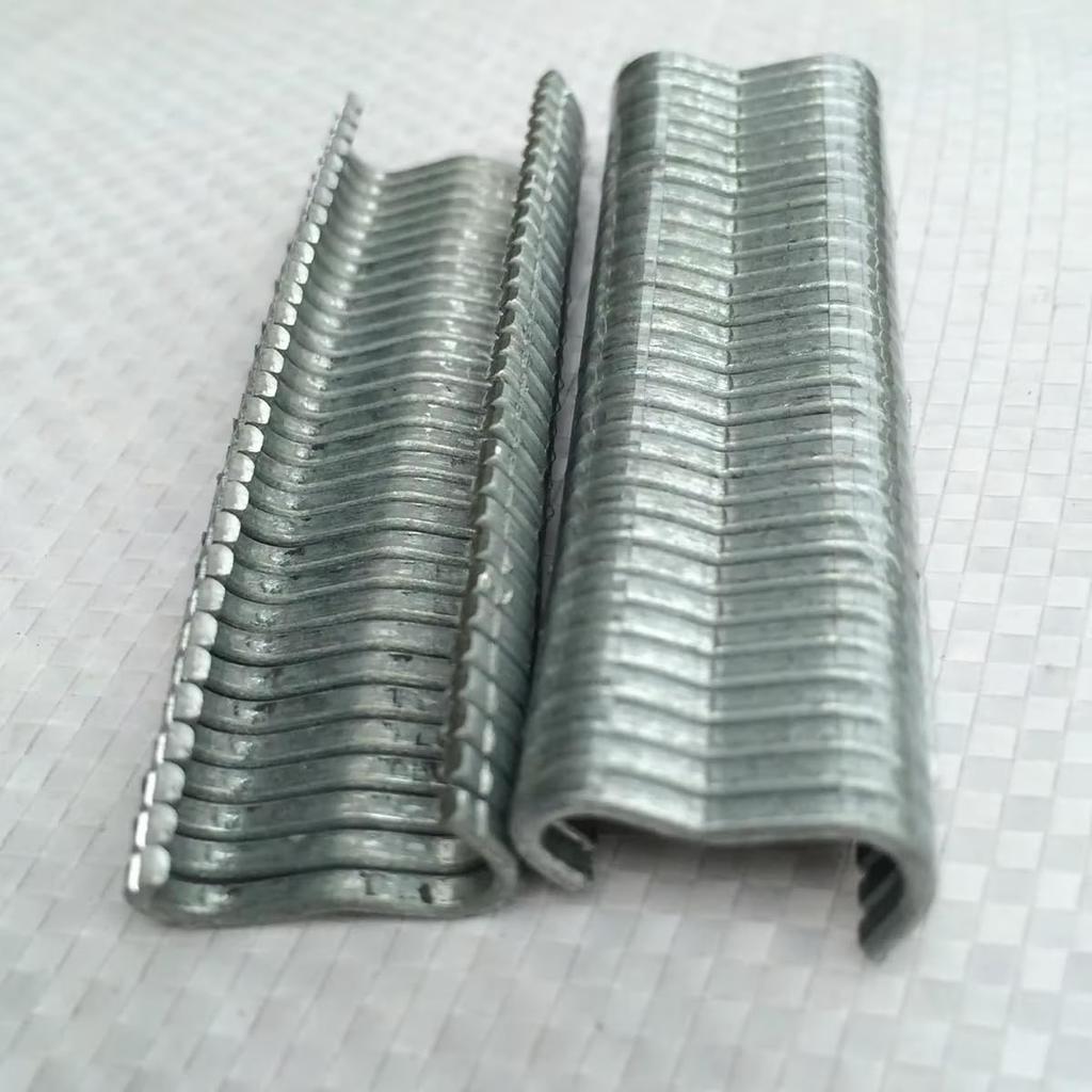 Zmart Ring 600 Pieces for Chicken Wire Stainless Steel Staple Tacker Magazine Staple Clip Cable Woodworking Air Staple and Tacker Needles Gun Tool,
