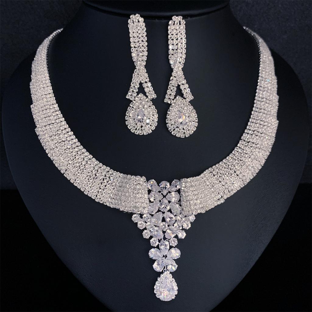 Set European And American Light Luxury Banquet Dress With Diamond Bride Earrings Two-Piece Set Jewelry Necklace Women
